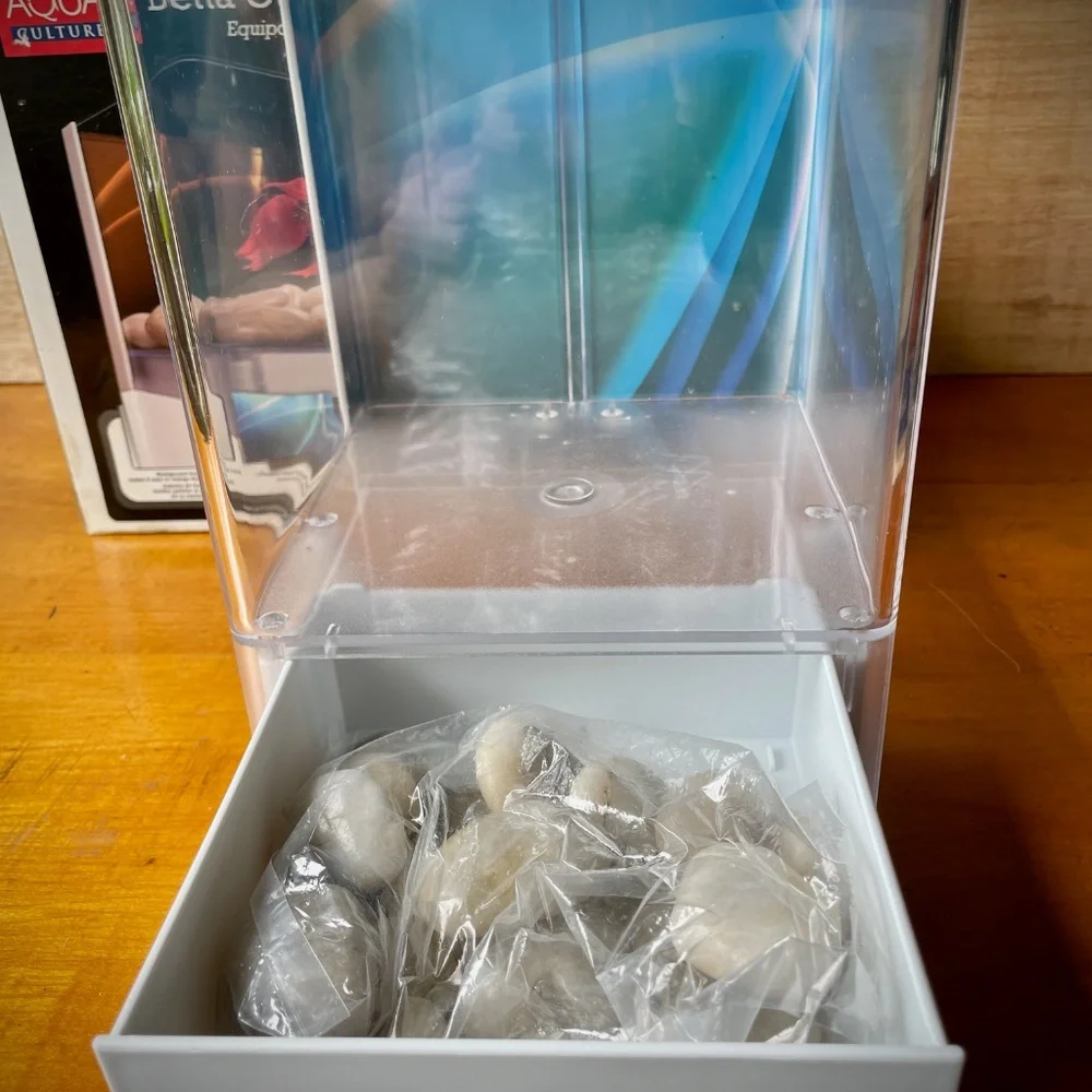 New in Box Beta Cube Kit, Aqua Culture (fish tank)